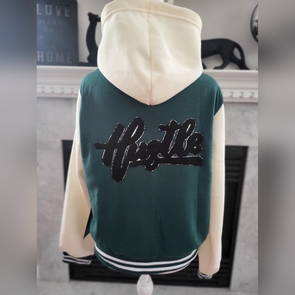 NWT Green and Cream Varsity Jacket Letter B - Picture 1 of 6